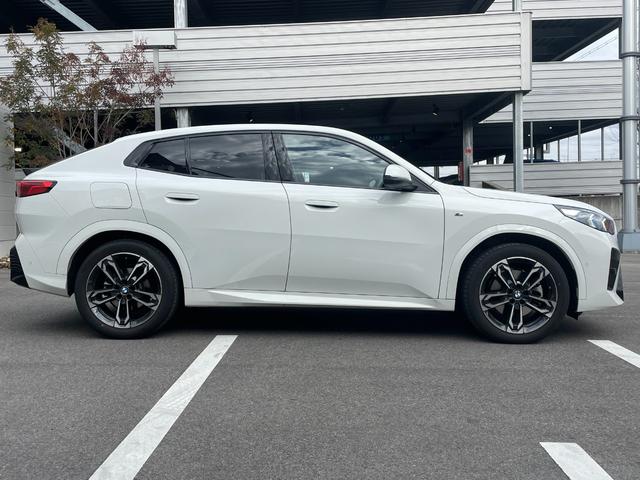 Ｘ２ ｘＤｒｉｖｅ　２０ｉ　Ｍスポーツハイラインパッケージ　弊社デモカー　ハイラインＰＫＧ　ｈａｒｍａｎ／ｋａｒｄｏｎ　パノラマガラスサンルーフ　ステアリングヒーター　前席シートヒーターアラウンドビューモニター　モカレザーシート（12枚目）