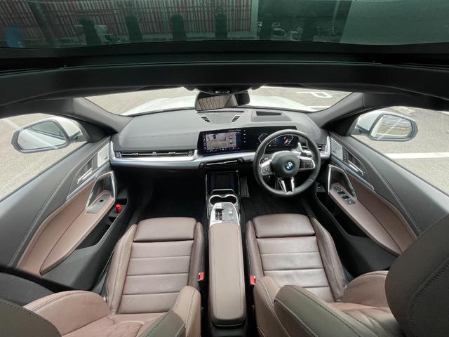 Ｘ２ ｘＤｒｉｖｅ　２０ｉ　Ｍスポーツハイラインパッケージ　弊社デモカー　ハイラインＰＫＧ　ｈａｒｍａｎ／ｋａｒｄｏｎ　パノラマガラスサンルーフ　ステアリングヒーター　前席シートヒーターアラウンドビューモニター　モカレザーシート（21枚目）