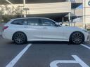 320d xDriveツーリングハイラインパッケージ 買取車 ハイラインパッケージ ブラックレザー 前席左右シートヒーター 360°ビュー 電動テールゲート 純正18インチホイル 全方向カメラ スマキー 1オーナー Bカメラ BTオーディオ 電動シート(12枚目)