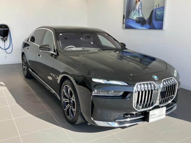 ７４０ｄ　ｘＤｒｉｖｅ　エクセレンス　リアエンターテイメント　セレクトパッケージ　リアコンフォートパッケージ　全方位カメラ　パークディスタンスコントロール　電動トランク　シートヒーター　ベンチレーション(2枚目)