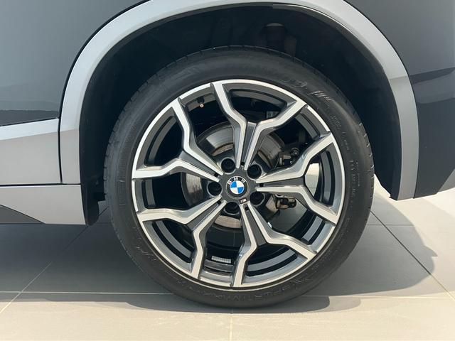 Ｘ２ ｘＤｒｉｖｅ　１８ｄ　ＭスポーツＸ　ワンオーナ下取車　ヘッドアップディスプレイ　アクティブクルーズコントロール　電動テールゲート　シートヒーター　ＬＥＤヘッドライト　純正ナビゲーション（6枚目）