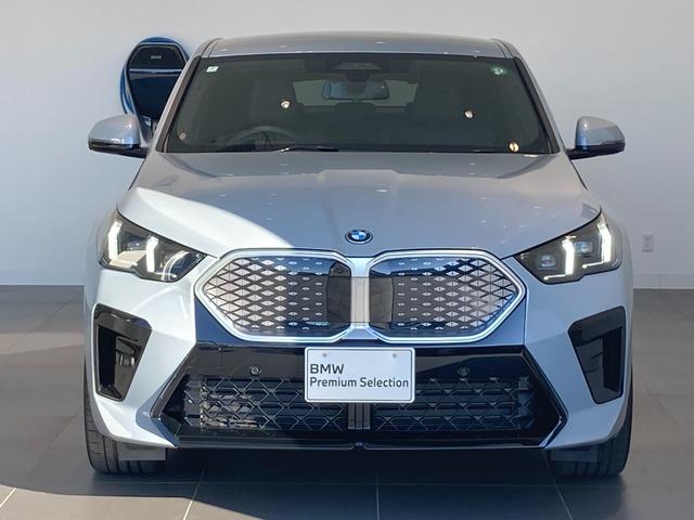 ｉＸ２ ｘＤｒｉｖｅ　３０　Ｍスポーツ　ハイラインパッケージ　ハイラインパッケージ　２０インチアルミホイール　アクティブクルーズコントロール　レーンキープアシスト　ハンズオフアシスト　全周囲カメラ　パーキングアシストプラス　シートヒーター　ステアリングヒーター（2枚目）