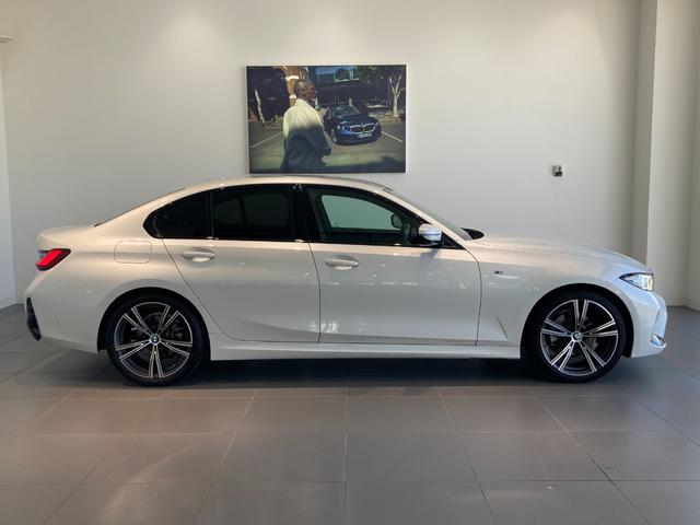 3シリーズ 320d xDrive Mスポーツ 19インチアルミホイール ヘッドアップディスプレイ 電動トラン シートヒーター  ランバーサポート 純正前後ドライブレコーダー ハンズオフアシスト レンタカーアップ(3枚目)