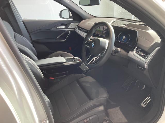 Ｘ２ ｘＤｒｉｖｅ　２０ｉ　Ｍスポーツハイラインパッケージ　アイコニックグロー　ブラックヴァーネスカレザー　ハーマンカードンスピーカー　ヘッドアップディスプレイ　純正前後ドラレコ　全方位カメラ　サンルーフ（12枚目）