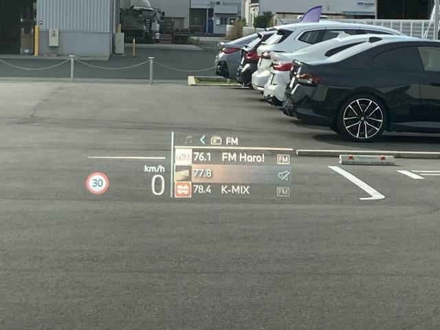 Ｘ２ ｘＤｒｉｖｅ　２０ｉ　Ｍスポーツハイラインパッケージ　アイコニックグロー　ブラックヴァーネスカレザー　ハーマンカードンスピーカー　ヘッドアップディスプレイ　純正前後ドラレコ　全方位カメラ　サンルーフ（36枚目）