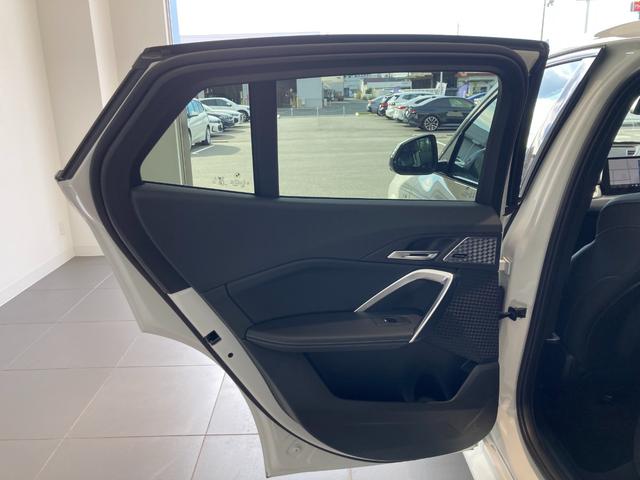 Ｘ２ ｘＤｒｉｖｅ　２０ｉ　Ｍスポーツハイラインパッケージ　アイコニックグロー　ブラックヴァーネスカレザー　ハーマンカードンスピーカー　ヘッドアップディスプレイ　純正前後ドラレコ　全方位カメラ　サンルーフ（42枚目）