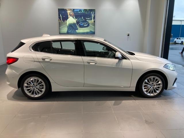 1シリーズ 118i プレイ ワンオーナー 運転席電動シート 純正ナビゲーション バックカメラ パークディスタンスコントロール 電動リアゲート ミラーETC(4枚目)