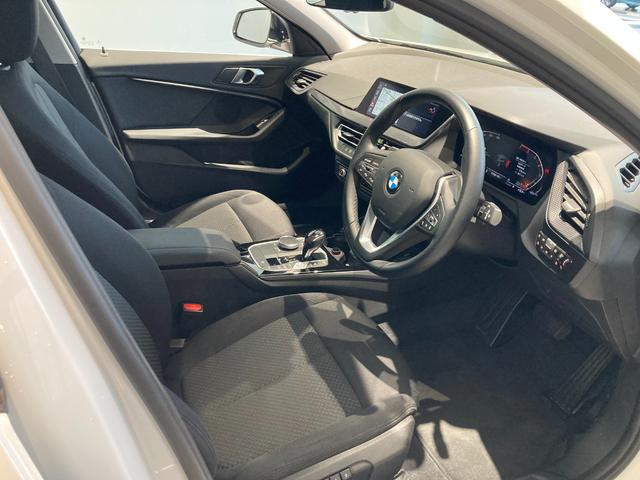 1シリーズ 118i プレイ ワンオーナー 運転席電動シート 純正ナビゲーション バックカメラ パークディスタンスコントロール 電動リアゲート ミラーETC(12枚目)