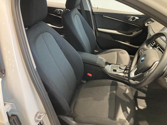 1シリーズ 118i プレイ ワンオーナー 運転席電動シート 純正ナビゲーション バックカメラ パークディスタンスコントロール 電動リアゲート ミラーETC(13枚目)