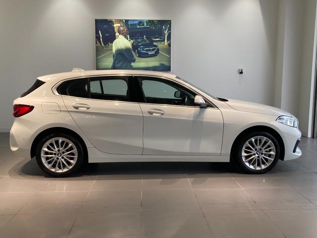 １シリーズ １１８ｄ　プレイ　弊社使用車　１７インチアルミホイール　電動テールゲート　ヘッドアップディスプレイ　バックカメラ　パーキングアシスト　アクティブクルーズコントロール　フロント電動シート（3枚目）