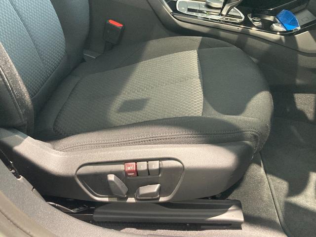 １シリーズ １１８ｄ　プレイ　弊社使用車　１７インチアルミホイール　電動テールゲート　ヘッドアップディスプレイ　バックカメラ　パーキングアシスト　アクティブクルーズコントロール　フロント電動シート（17枚目）