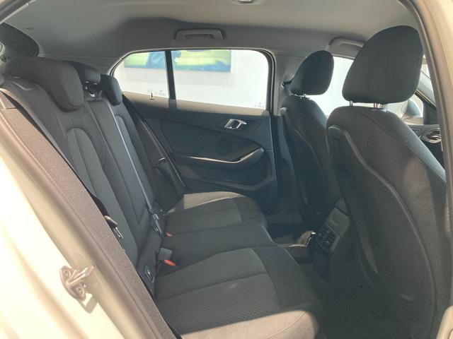 １シリーズ １１８ｄ　プレイ　弊社使用車　１７インチアルミホイール　電動テールゲート　ヘッドアップディスプレイ　バックカメラ　パーキングアシスト　アクティブクルーズコントロール　フロント電動シート（21枚目）