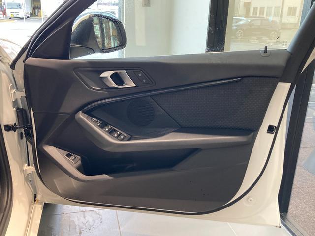 １シリーズ １１８ｄ　プレイ　弊社使用車　１７インチアルミホイール　電動テールゲート　ヘッドアップディスプレイ　バックカメラ　パーキングアシスト　アクティブクルーズコントロール　フロント電動シート（43枚目）