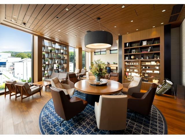 ＲＸ ＲＸ３００　Ｆスポーツ　レクサス認定中古車（ＣＰＯ）　パノラマルーフ（チルト＆アウタースライド式）ルーフレール　パノラミックビューモニター　ブラインドスポットモニター〔ＢＳＭ〕　スペアタイヤ（46枚目）