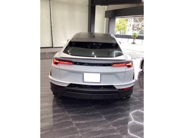 ウルス ペルフォルマンテ(4枚目)