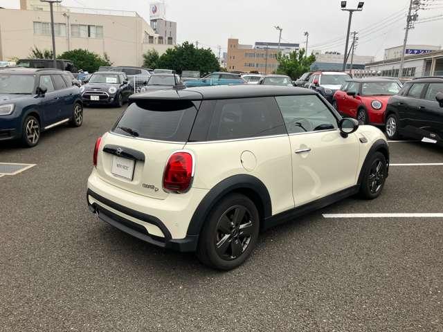 ＭＩＮＩ クーパーＤ　クラシック・トリム　ＭＩＮＩ認定中古車　ディスプレイオーディオ　ＭＩＮＩＮＥＸＴ保証２年　走行距離無制限　アップルカープレイ　ＥＴＣ車載器　クラシックトリム　デジタルメーター　バックカメラ＋前後ＰＤＣ　１６インチアロイ（5枚目）