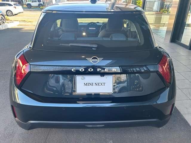 ＭＩＮＩ クーパーＥ　クラシック・トリム　新車保証　弊社デモカー　Ｃトリム　純ナビ（5枚目）