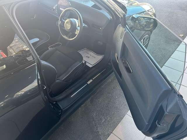 ＭＩＮＩ クーパーＥ　クラシック・トリム　新車保証　弊社デモカー　Ｃトリム　純ナビ（9枚目）