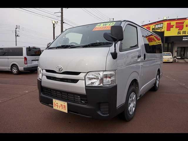 トヨタ ハイエースバン ロングdx dx 1t 4wd 3 6 9人乗り 4ドア オートマ 275 0万円 平成29年 17年 新潟県 中古車 価格 Com トヨタ ハイエースバン ロングdx dx 1t 4wd 3 6 9人乗り 4ドア オートマ 275 0万円 平成29年 17年 新潟県 中古車 価格 Com