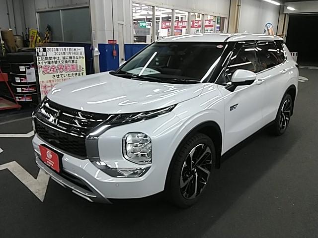 アウトランダーＰＨＥＶ(三菱) Ｇ　ワンオーナー　キーレス　フルセグ　ナビ＆ＴＶ　２０アルミホイール　エアバッグ 中古車画像