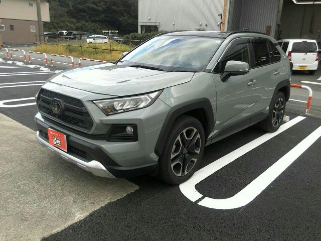 ＲＡＶ４ アドベンチャー　サンルーフ　キーレス　フルセグ　ナビ＆ＴＶ　１９アルミホイール　エアバッグ　オートマ　ディーラー車　フル装備　ＥＴＣ　バックカメラ　スマートキー（1枚目）