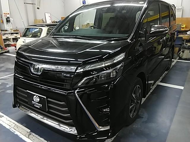 ヴォクシー(トヨタ) ＺＳ　煌　ワンオーナー　キーレス　フルセグ　ナビ＆ＴＶ　乗車定員７人　エアバッグ　オートマ　フル装備　ＥＴＣ　バックカメラ　スマートキー 中古車画像