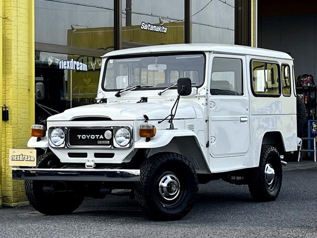 ＢＪ４４Ｖ・３．２リッター軽油２Ｂエンジン 走行距離７万キロ台・オリジナ白・パワーステアリング・縞々シート