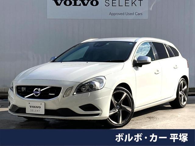 ボルボ Ｖ６０ Ｔ４　Ｒデザイン　黒本革　バックカメラ　アダプティブクルーズコントロール　ブラインドスポットインフォメーション