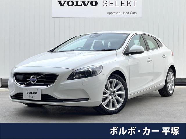 ボルボ Ｖ４０ Ｔ３　ＳＥ　禁煙車　メモリー機能付きパワーシート　純正ナビ　バックカメラ　ＥＴＣ　パドルシフト　ＢＬＩＳ　Ｂｌｕｅｔｏｏｔｈ　フルセグＴＶ　純正１７インチアルミホイール　禁煙車