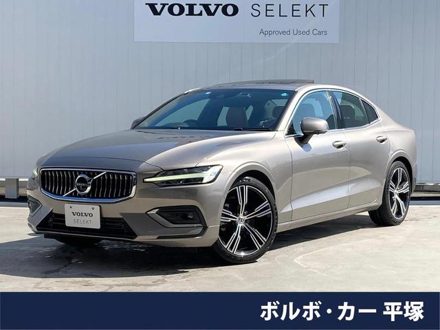 Ｓ６０ Ｔ５　インスクリプション　認定中古車　１９インチアルミ　パノラマガラスサンルーフ　ｈａｒｍａｎ／ｋａｒｄｏｎ　純正９インチナビ　３６０°ビューカメラ　禁煙車　インテリセーフ（1枚目）