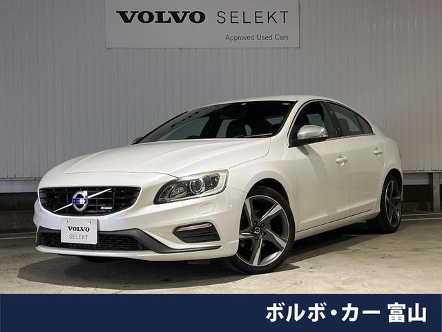 ボルボ Ｓ６０ Ｔ４　Ｒデザイン　黒革シート　禁煙車