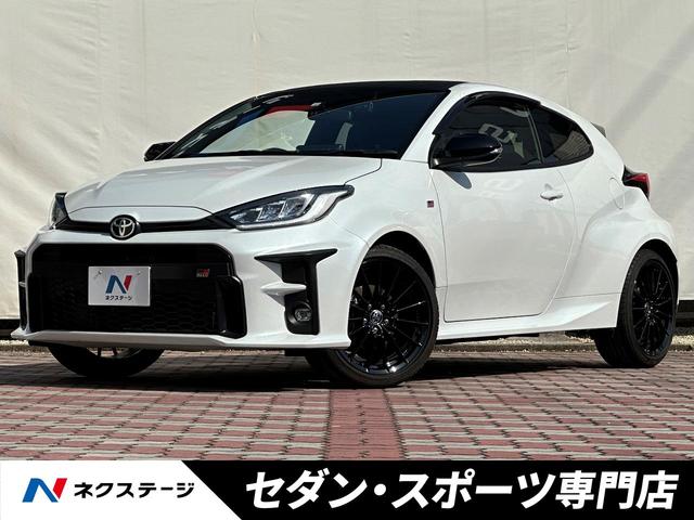 ＲＳ　禁煙車　８インチディスプレイオーディオ　バックカメラ　左右独立オートエアコン　スマートキー　ステアリングリモコン　パドルシフト　ＥＮＫＥＩ製純正１８インチアルミ　ＬＥＤヘッドライト　リアフォグ　ＥＴＣ