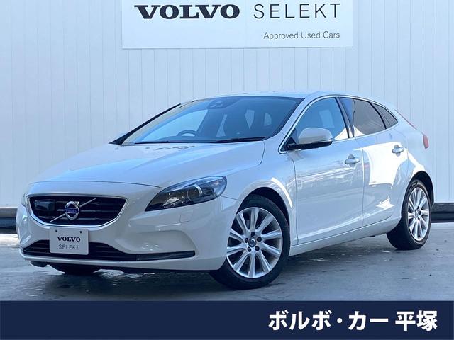 Ｖ４０ Ｔ４　バックカメラ　シティセーフティ　純正ナビ　メモリー機能付きパワーシート　シートヒーター　Ｂｌｕｅｔｏｏｔｈ　純正１７インチＡＷ　ブラインドスポットインフォメーション　車線逸脱警報　ＥＴＣ（1枚目）