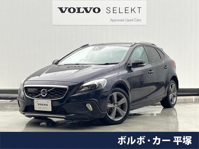 ボルボ Ｖ４０ クロスカントリー　Ｄ４　ＳＥ　白革シート　バックカメラ　純正ナビ　禁煙車　Ｂｌｕｅｔｏｏｔｈ　純正１７インチＡＷ　ルーフレール　ＨＩＤヘッドライト　車線逸脱警報　衝突軽減サポート　パドルシフト　スマートキー　ＥＴＣ