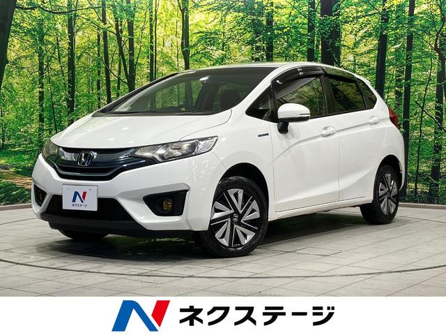 ホンダ フィットハイブリッド Ｆパッケージ　４ＷＤ　純正ナビ　禁煙車　ＥＴＣ　Ｂｌｕｅｔｏｏｔｈ　スマートキー　フォグランプ　オートエアコン　ＣＤ／ＤＶＤ　地デジ　ドアバイザー　プライバシーガラス　横滑り防止　電動格納ミラー　盗難防止装置