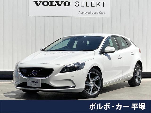 ボルボ Ｖ４０ Ｄ４　禁煙車　純正ナビ　バックカメラ　Ｂｌｕｅｔｏｏｔｈ　メモリー機能付きパワーシート　ブラインドスポットインフォメーション　純正１７インチＡＷ　ＨＩＤヘッドライト　車線逸脱警報　パドルシフト　ＥＴＣ