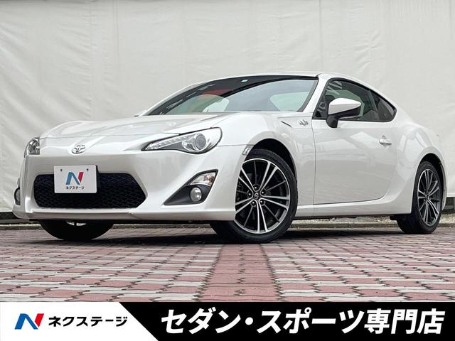 トヨタ ＧＴ　禁煙車　６ＭＴ　トルセンＬＳＤ　純正ＳＤナビ　バックカメラ　ＨＩＤヘッドランプ　純正１７インチアルミ　アルミペダル　左右独立型フルオートエアコン　スマートキー　シートリフター　純正革巻きステアリング