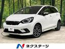 フィット ｅ：ＨＥＶリュクス　４ＷＤ　ホンダセンシング　禁煙車　９型ホンダコネクトナビ　バックカメラ　ビルトインＥＴＣ２．０　Ｂｌｕｅｔｏｏｔｈ　フルセグ　ドラレコ　スマートキー　シートヒーター　ＬＥＤヘッド　ＬＥＤフォグ（1枚目）