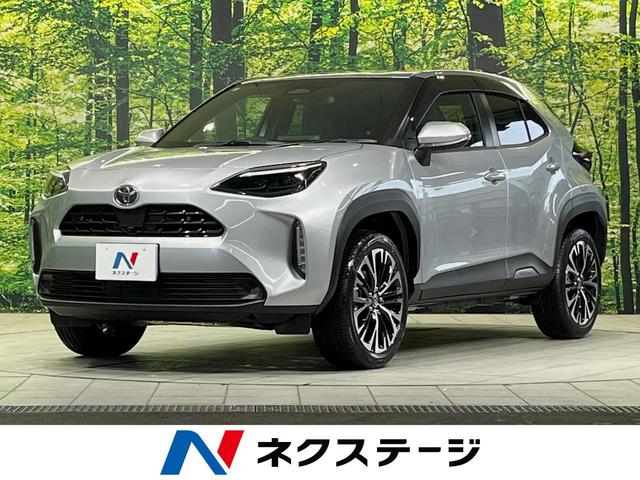 ヤリスクロス ハイブリッドＺ　セーフティセンス　禁煙車　８型ディスプレイオーディオ　全周囲カメラ　レーダークルーズ　ＥＴＣ　シートヒーター　ハーフレザーシート　ＬＥＤヘッド　レーンアシスト　オートマチックハイビーム　革巻きハンドル（1枚目）