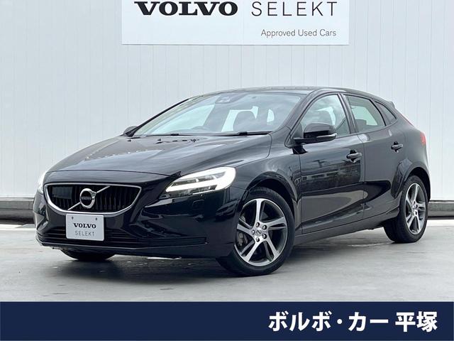 ボルボ Ｖ４０ Ｔ３　モメンタム　インテリセーフ　衝突被害軽減ブレーキ　レーダークルーズ　禁煙車　シートヒーター　パワーシート　純正ナビ　バックカメラ　Ｂｌｕｅｔｏｏｔｈ　フルセグＴＶ　ＬＥＤヘッドライト