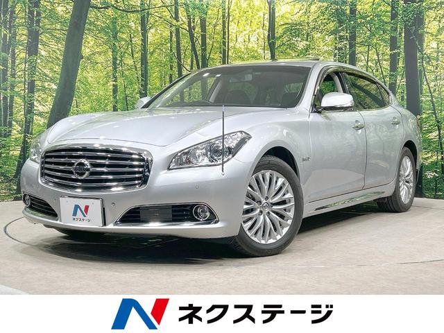 ハイブリッド　サンルーフ　黒革　シートエアコン　ＢＯＳＥサウンドシステム　純正ナビ　全方位カメラ　ＥＴＣ　メモリー機能付きパワーシート　ＨＩＤヘッドライト　クリアランスソナー　クルーズコントロール