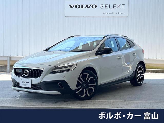 Ｖ４０ クロスカントリー　Ｔ５　ＡＷＤ　サマム　インテリセーフ　パノラマガラスルーフ　ｈａｒｍａｎ／ｋａｒｄｏｎ　黒革シート　純正ナビ　バックカメラ　シートヒーター　フルセグＴＶ　Ｂｌｕｅｔｏｏｔｈ　メモリーシート　パドルシフト（1枚目）