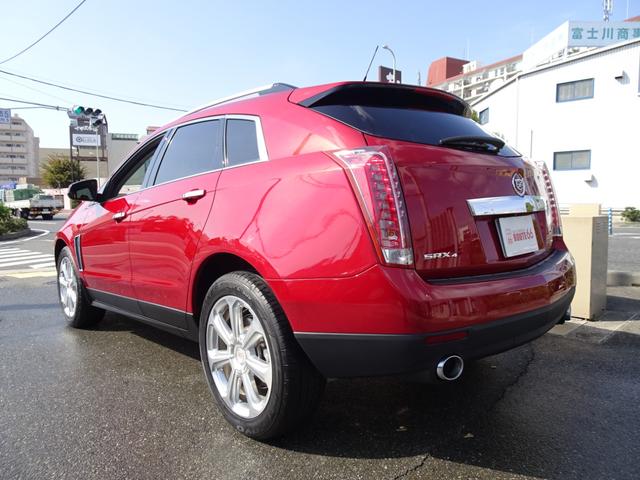キャデラックSRXクロスオーバー プレミアム 4WD 後期モデル ディーラー車 ブラックレザー 純正20AW(3枚目)