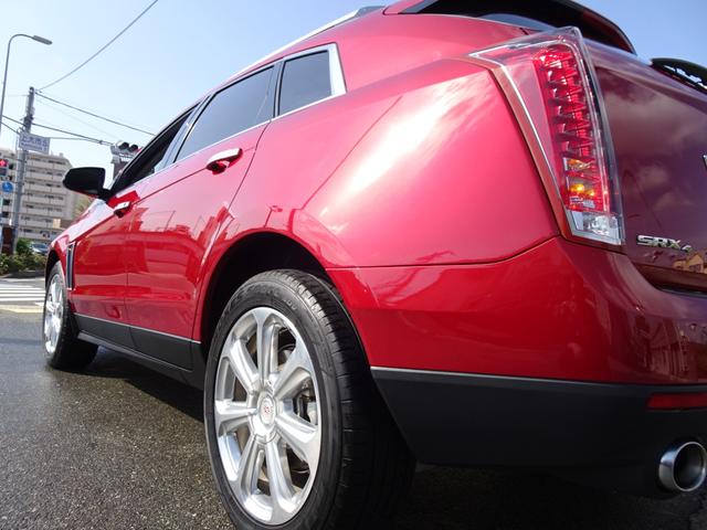 キャデラックSRXクロスオーバー プレミアム 4WD 後期モデル ディーラー車 ブラックレザー 純正20AW(7枚目)