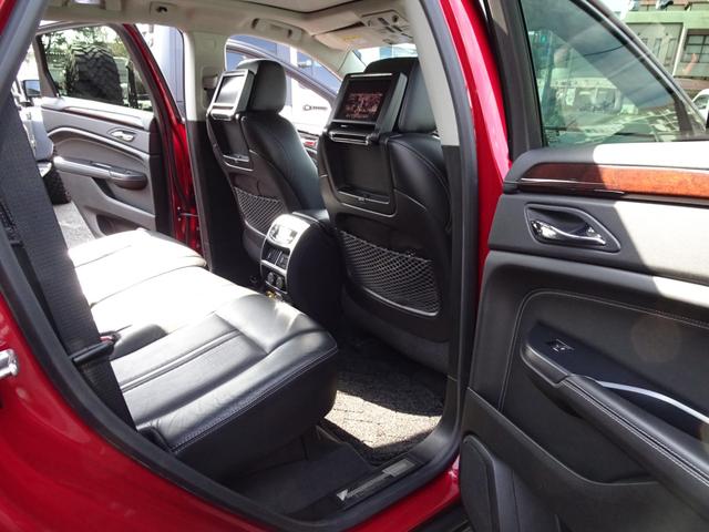 キャデラックSRXクロスオーバー プレミアム 4WD 後期モデル ディーラー車 ブラックレザー 純正20AW(16枚目)