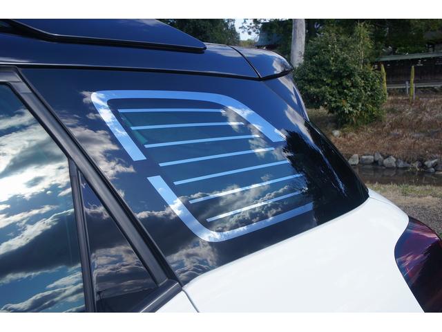 �N���[�����̃X�g���C�v���������N�H�[�^�[�E�B���h�[�B