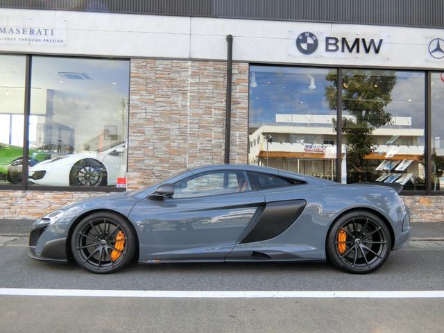 ６７５ＬＴ ベースグレード　正規ディーラー車　世界限定５００台　マクラーレン大阪にて車検取得後未走行　車両リフト　バックカメラ　ウルトラライトウェイ１０スポークＡＷ　セラミックブレーキ　フロントバンパープロテクション（4枚目）