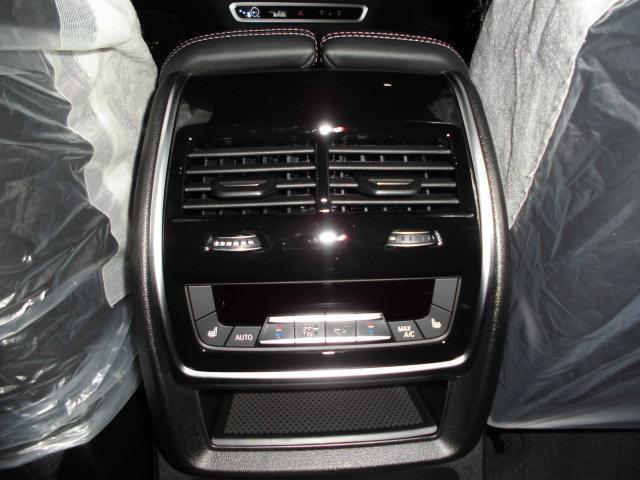 Ｘ７ ｘＤｒｉｖｅ　４０ｄ　Ｍスポーツ　黒革　スカイラウンジパノラマＲ　ハーマンカートンＳ　ＬＥＤヘッド　ＨＵＤ　ベンチレーション　ドライビングアシストＰ　ＰアシストＰ　Ｍスポーツブレーキ　Ｍスポーツエグゾースト　アルミランニングボード（8枚目）