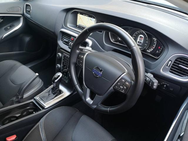 Ｖ４０ Ｔ４　ＳＥ　ナビ　アルミホイール　アダプティブクルーズコントロール　バックカメラ　ＥＴＣ　ブラインドスポットモニター　障害物センサー　シートヒーター　パワーシート　オートライト　オートエアコン　レーンアシスト（12枚目）