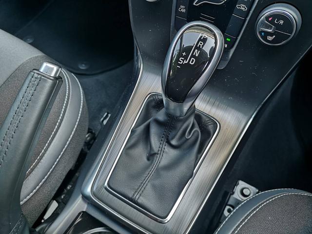 Ｖ４０ Ｔ４　ＳＥ　ナビ　アルミホイール　アダプティブクルーズコントロール　バックカメラ　ＥＴＣ　ブラインドスポットモニター　障害物センサー　シートヒーター　パワーシート　オートライト　オートエアコン　レーンアシスト（29枚目）